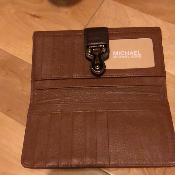 Michael Kors wallet - Picture 3 of 3